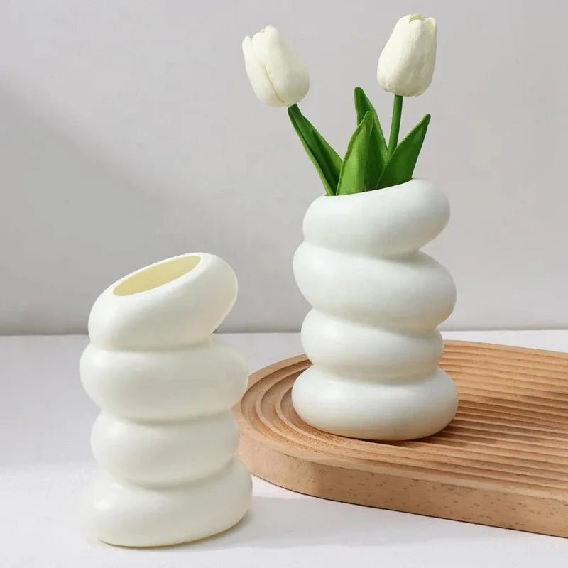 1 Vase en Plastique Blanc Spirale – Contenant Créatif de Style Nordique pour Fleurs, Décoration de Cuisine, Salon ou Chambre - Minimaloria
