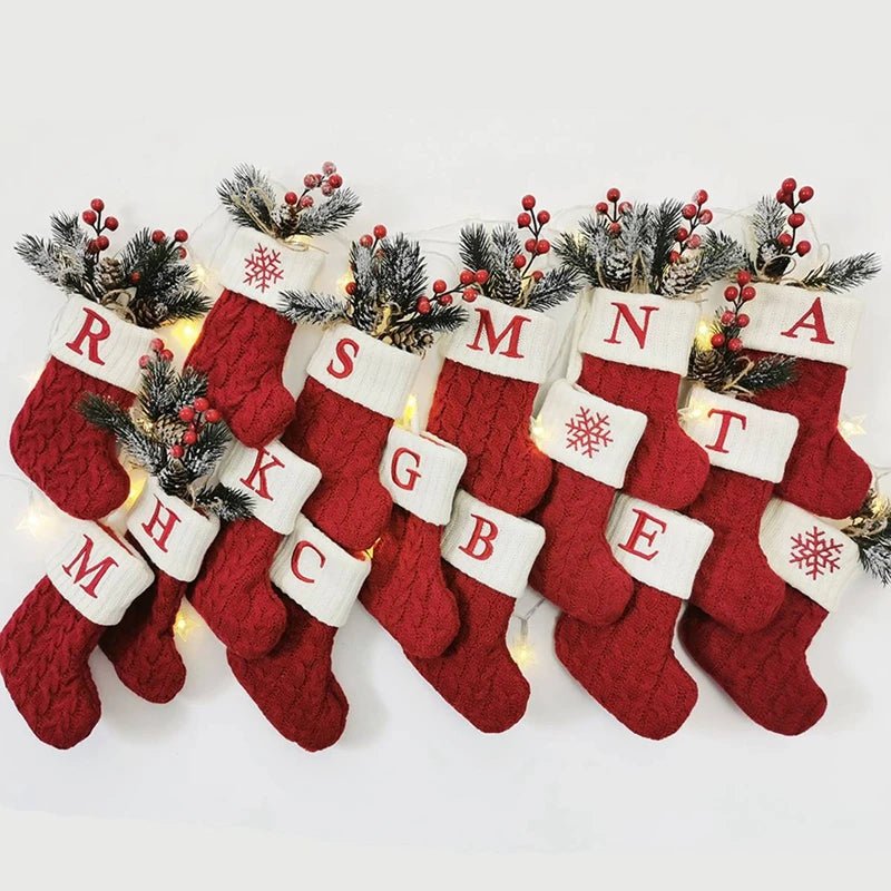 Chaussettes de Noël Tricotées – Bas avec Flocons de Neige et Lettres, Décoration de Noël 2025 pour la Maison, Ornement pour Sapin - Minimaloria